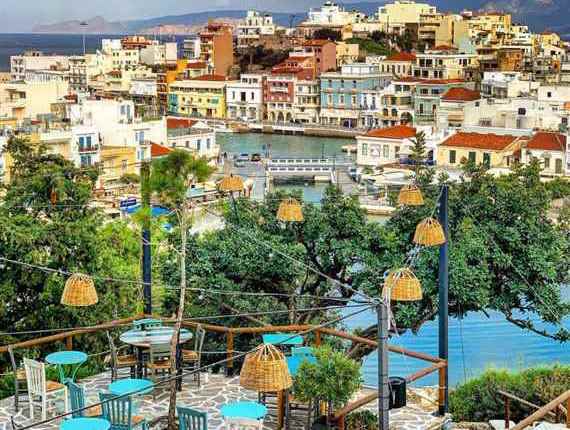 Το Gioma Meze σας υποδέχεται στον άκρως καλοκαιρινό χώρο του !